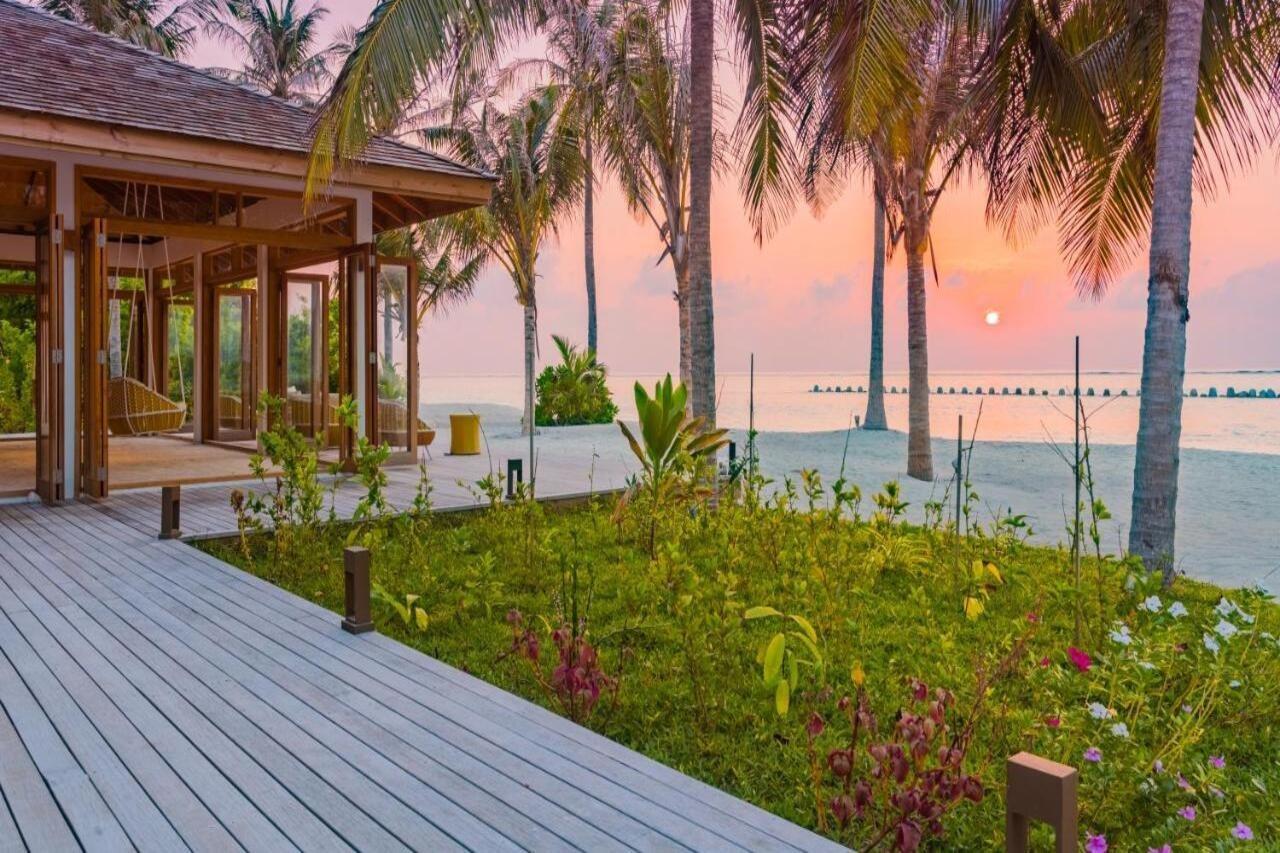 Innahura Maldives Resort Kurendhoo Exterior photo